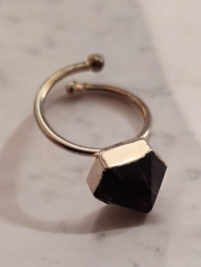 BAGUE PYRAMIDE HEXAGONALE AMETHYSTE PLAQUE ARGENT