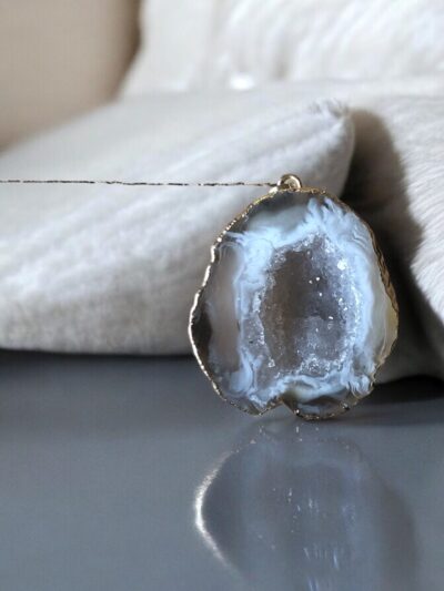 COLLIER PETITE GEODE DE QUARTZ