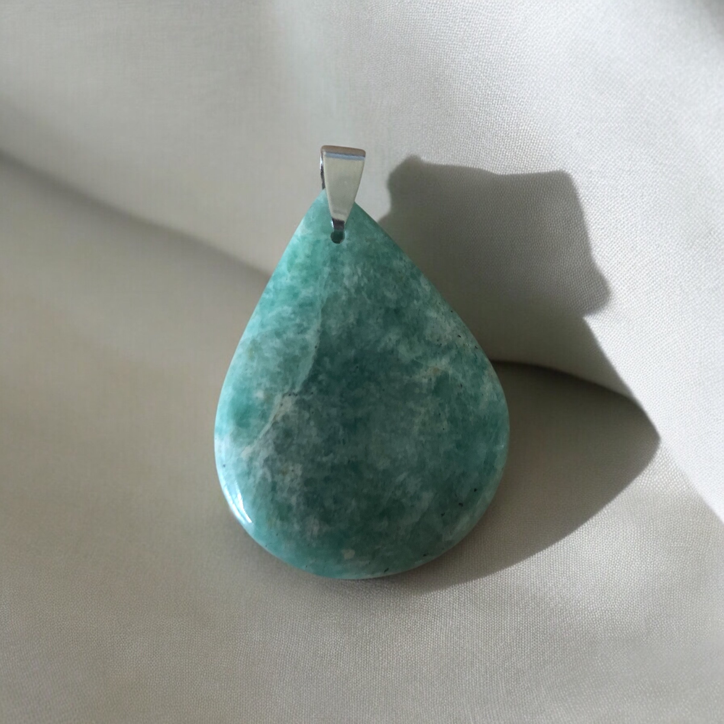 PENDENTIF PIERRE PLATE GOUTTE AMAZONITE A 35 À 45MM