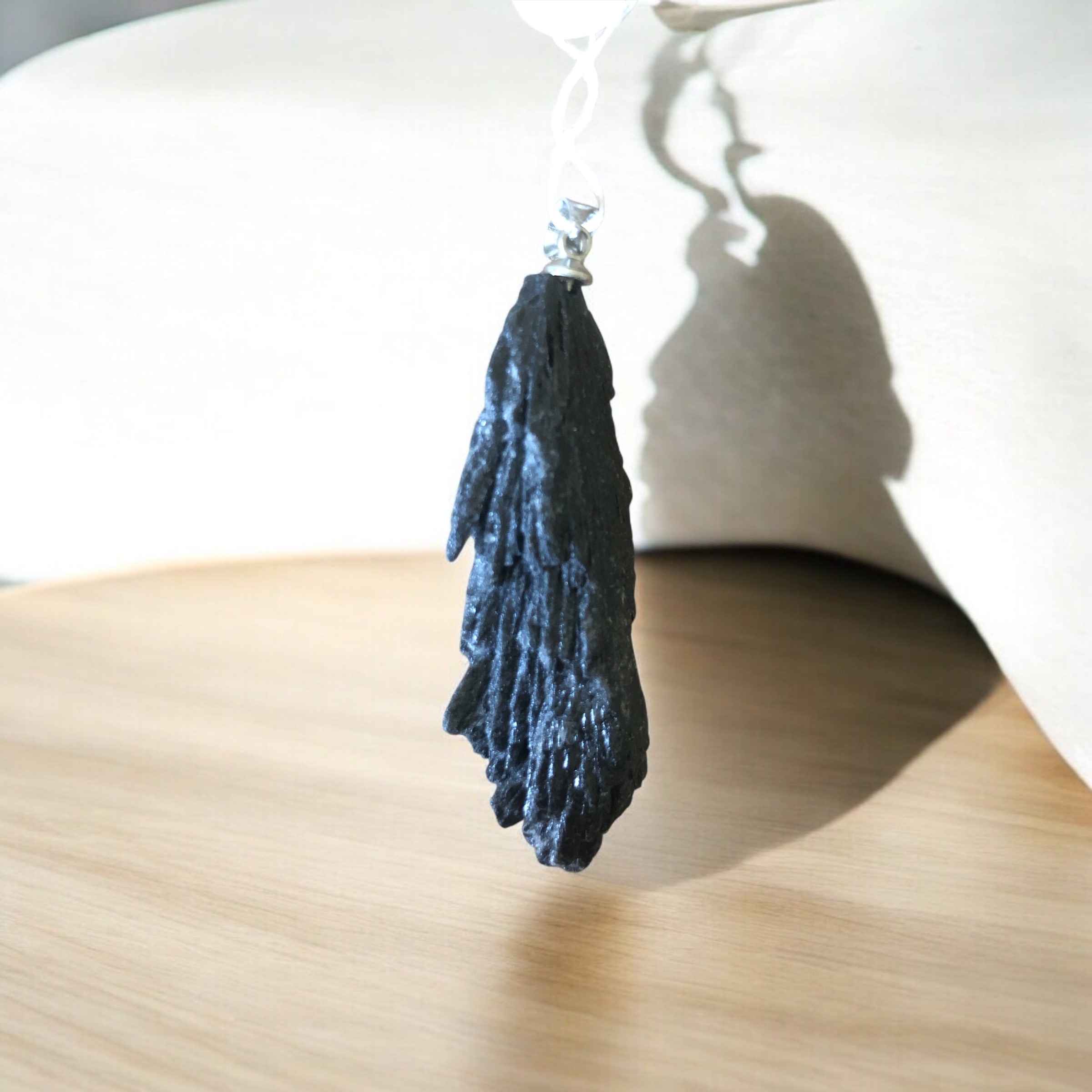 PENDENTIF PIERRE BRUTE CYANITE