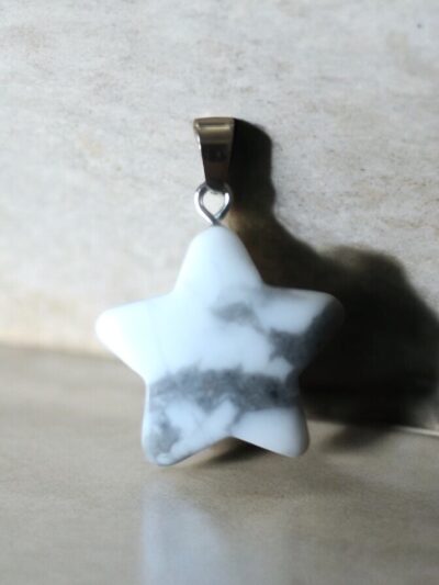 PENDENTIF ÉTOILE 20MM HOWLITE BLANCHE A